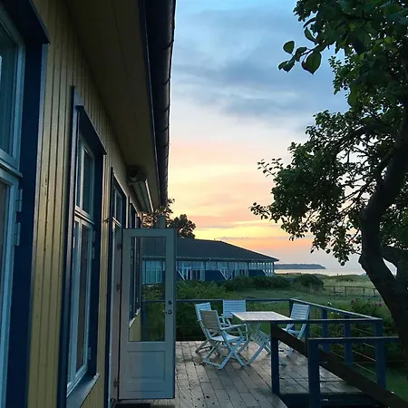 Historisches Strandanwesen Mit Meerblick By Interhome ニュボー