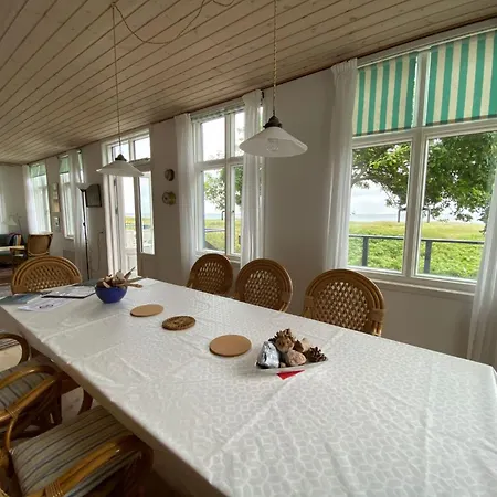 Historisches Strandanwesen Mit Meerblick By Interhome Дом отдыха