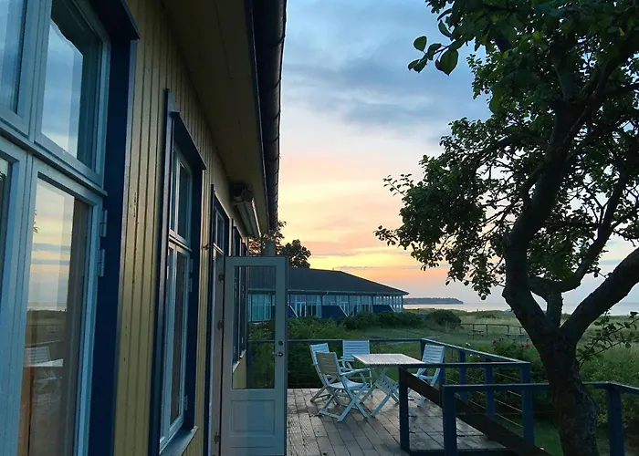 Historisches Strandanwesen Mit Meerblick By Interhome ニュボー