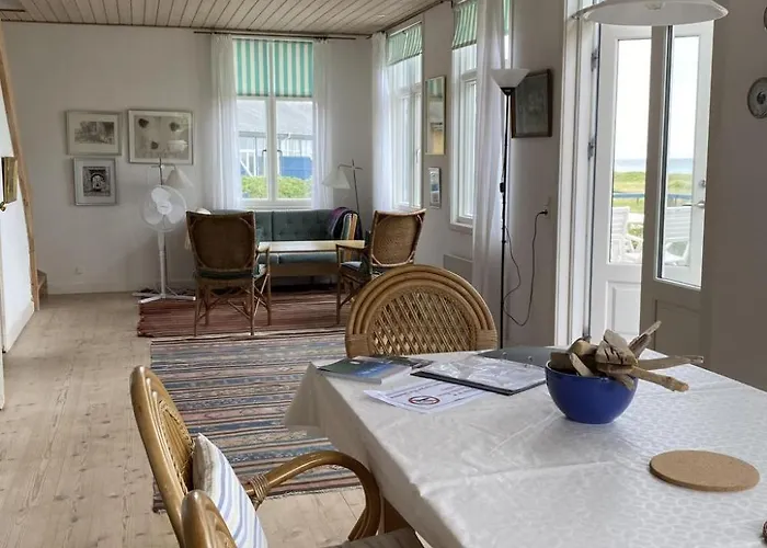 Historisches Strandanwesen Mit Meerblick By Interhome 別荘 *