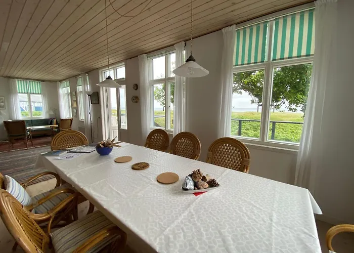 Historisches Strandanwesen Mit Meerblick By Interhome 別荘